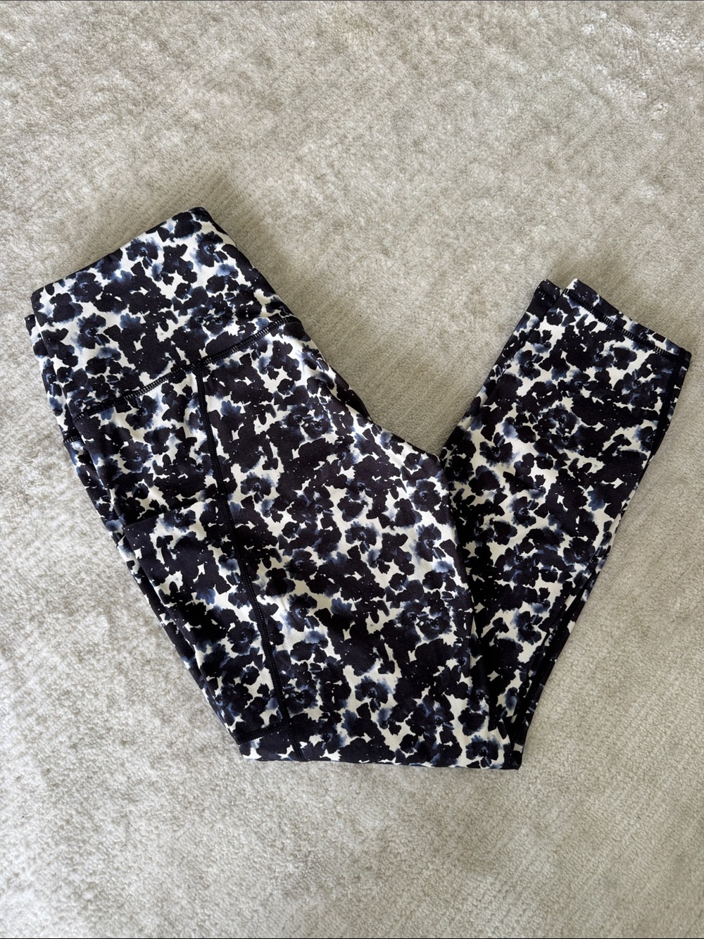 Varley Black White Animal Print Capri Length High Rise Leggings Size Large